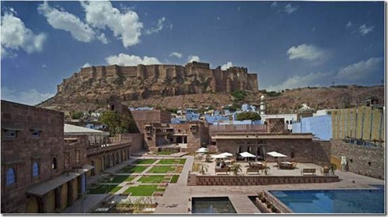 Raas, in Jodhpur, Rajasthan shows complete blend of the traditional and modern approach towards design. It is placed among three historical structures with new inserts blending with the existing